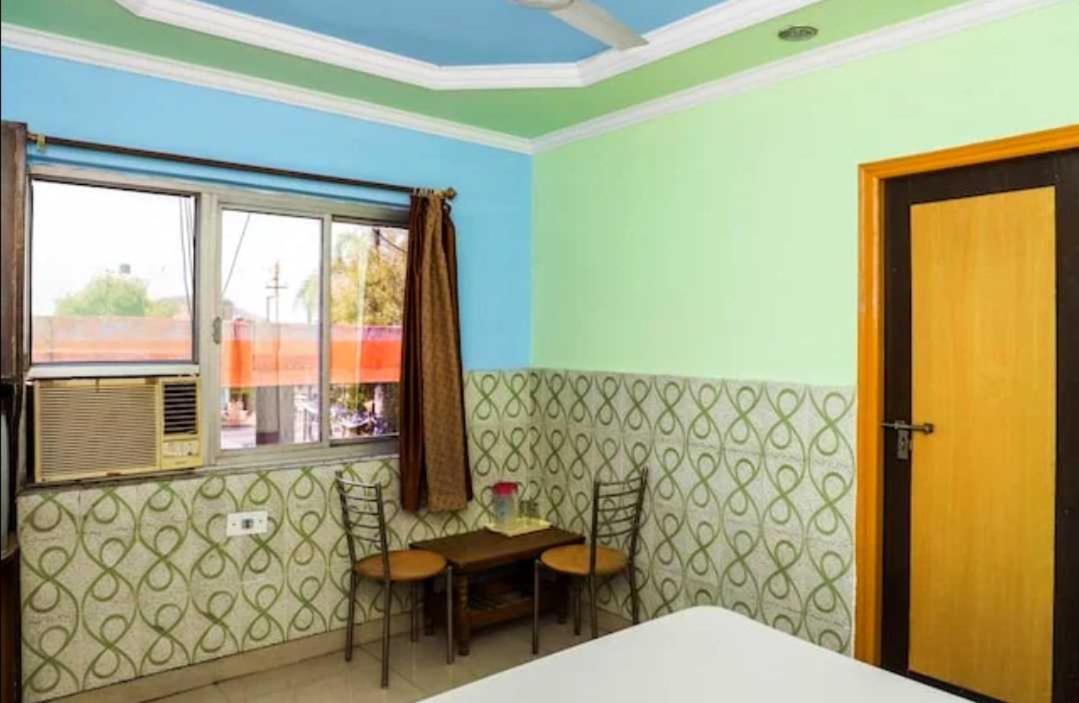 Pop Hotel Nand Palace Jhānsi Exteriör bild