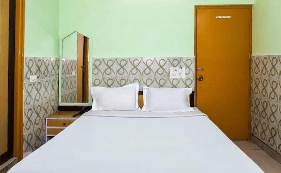 Pop Hotel Nand Palace Jhānsi Exteriör bild